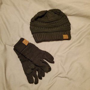 Black CC Beanie & Gloves